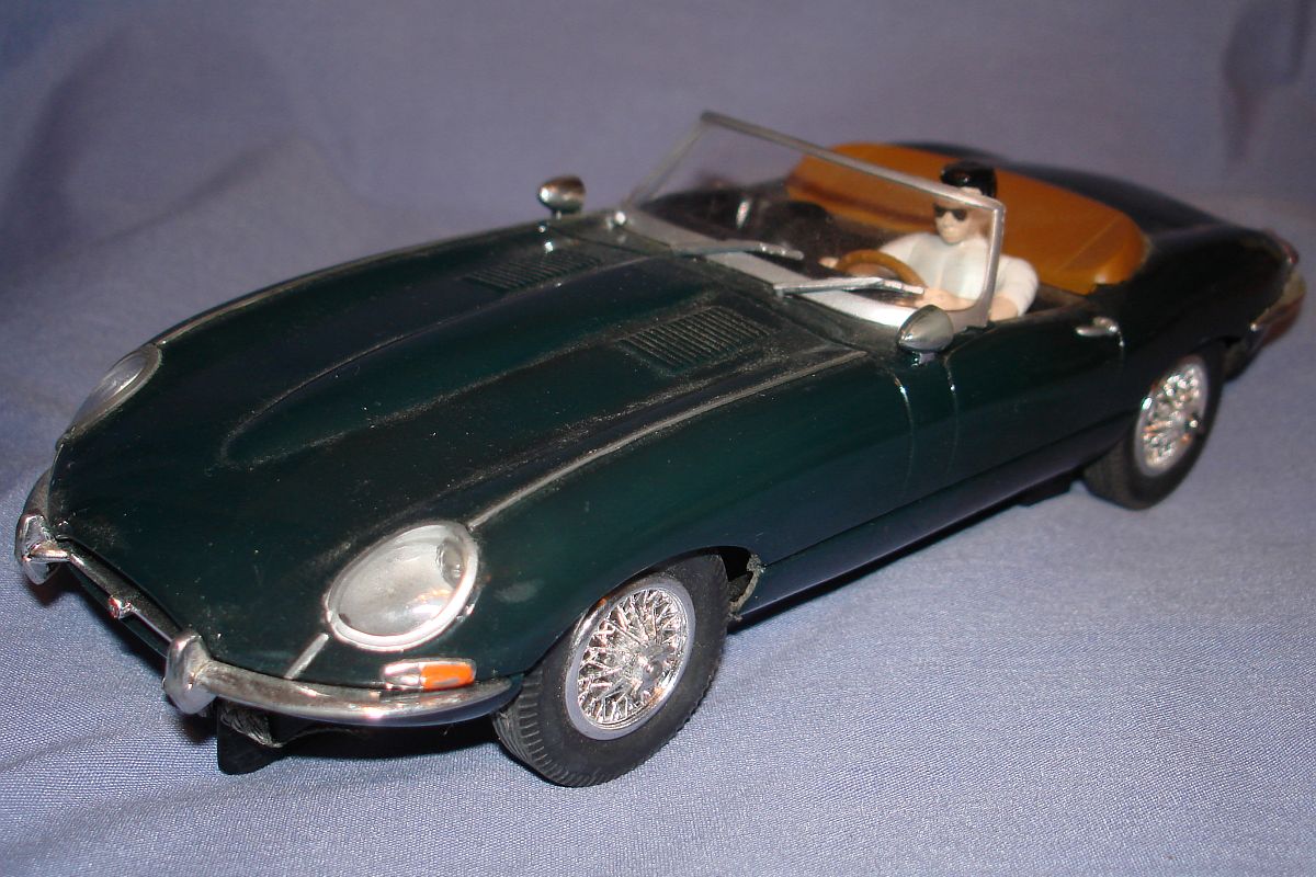 Car Racing 1961 Jaguar XKE