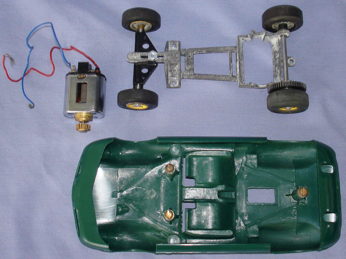 COX 1:24 Scale Slot Car Racing Jim Clark Lotus 40 Sidewinder Chassis Posts Motor COX 1:24 Scale Slot Car Racing Jim Clark Lotus 40 Sidewinder Chassis Posts Motor