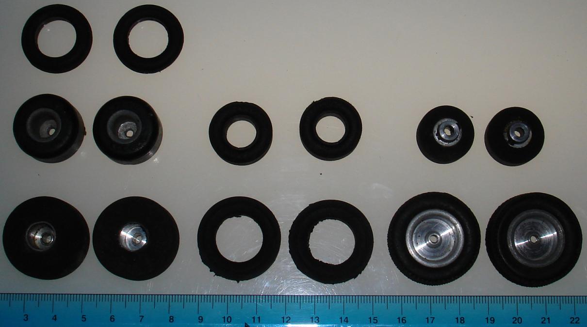 Vintage 1:24 Scale Slot Car Racing Chassis Spare Tires & Aluminum Rims