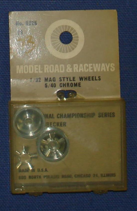Vintage 1:32 Scale Strombecker Slot Car Racing Two 5/40 Chrome Mag Style Wheels & Inserts