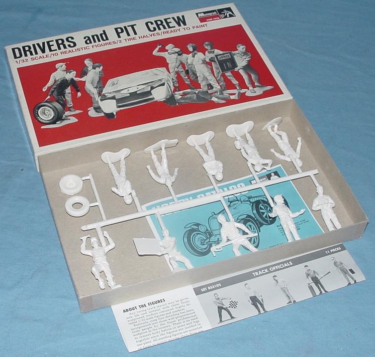 Monogram Slot Car Scenery DRIVERS and PIT CREW Model Figures