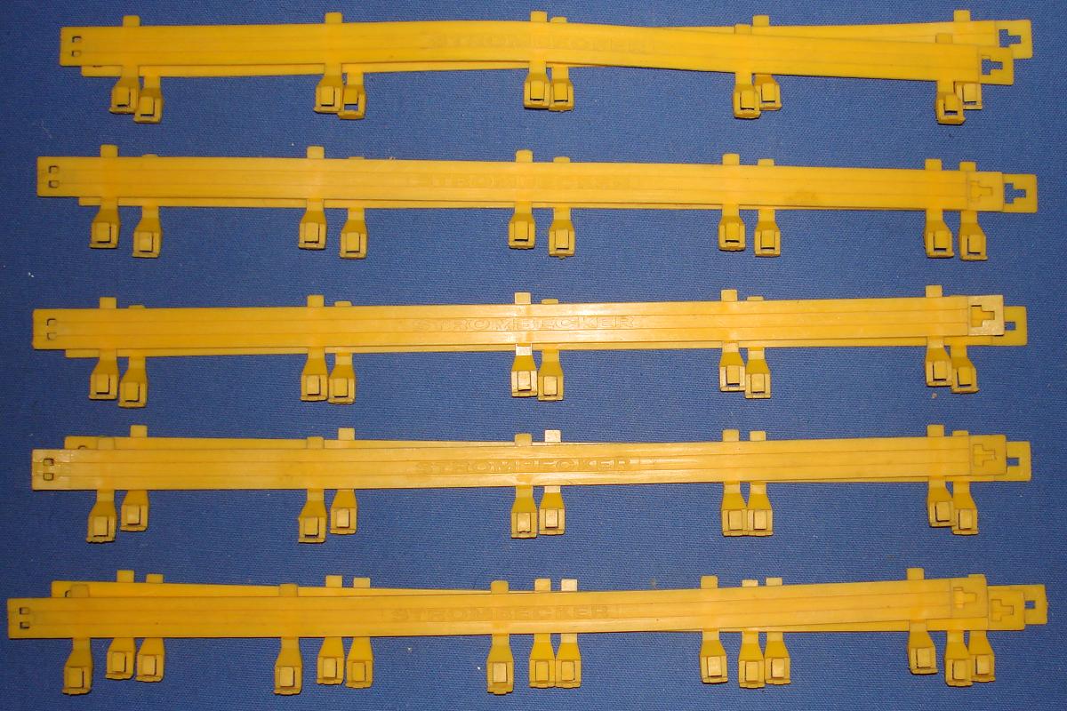 Strombecker 1/32 Electric Road Racing Slot Car Track Guardrail Eleven Yellow Fence Sections