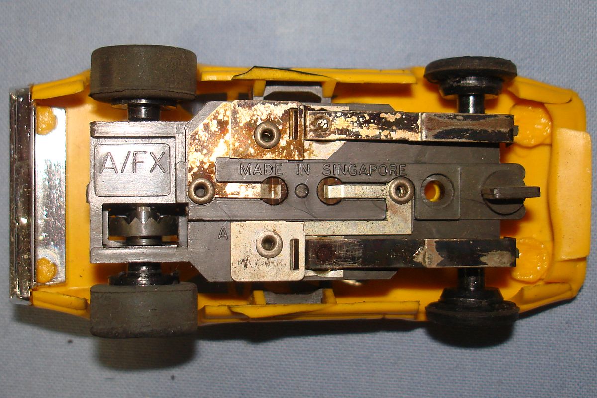 Aurora AFX Slot Car Racing Yellow Petty #43 Road Runner Chassis Mounts