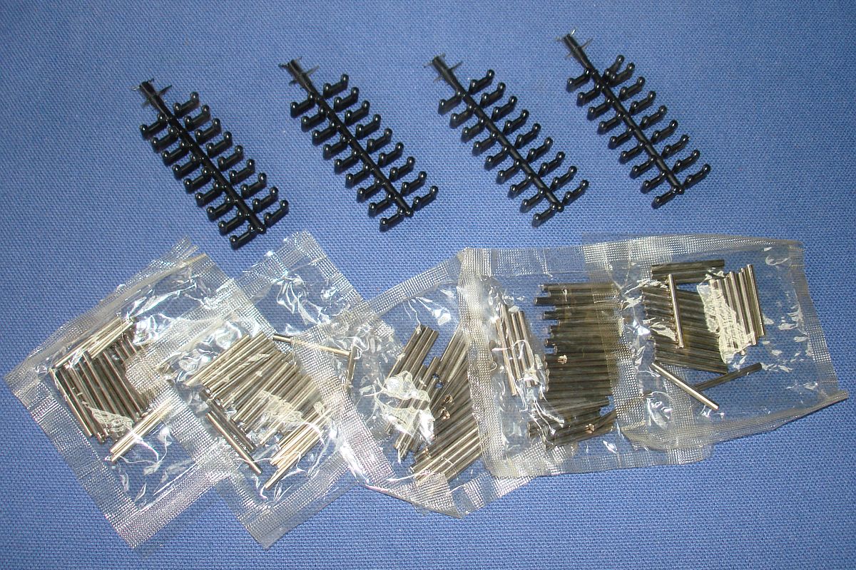 Aurora Model Motoring Slot Car Racing Track 72 Black Nylon Locks & 140 Joiners Aurora Model Motoring Slot Car Racing Track 72 Black Nylon Locks & 140 Joiners