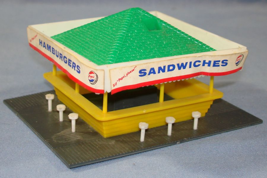 Atlas HO Scale Slot Car Layout Refreshment Stand Track Structure #1407