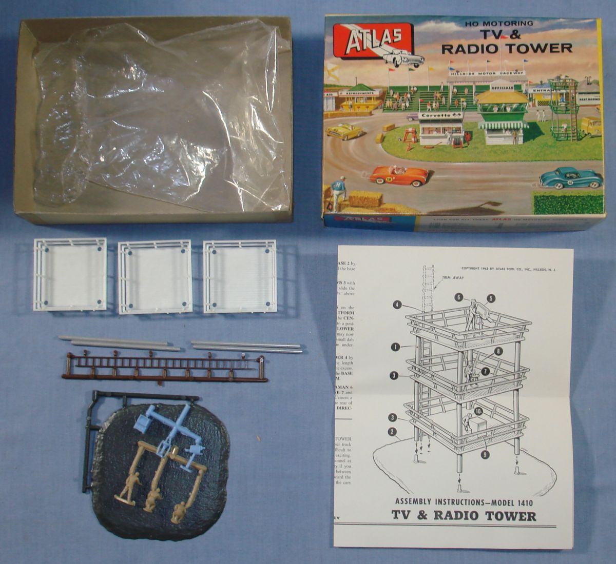 Atlas HO Scale Slot Car Track Layout TV & Radio Tower #1410 White Platforms