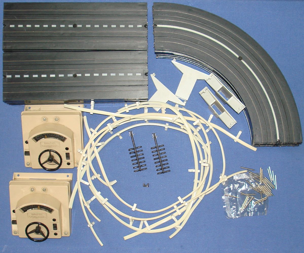 Aurora ThunderJet 500 MotorHO Scale 2 Lane Slot Car Racing Track Set #1302 Aurora ThunderJet 500 MotorHO Scale 2 Lane Slot Car Racing Track Set #1302