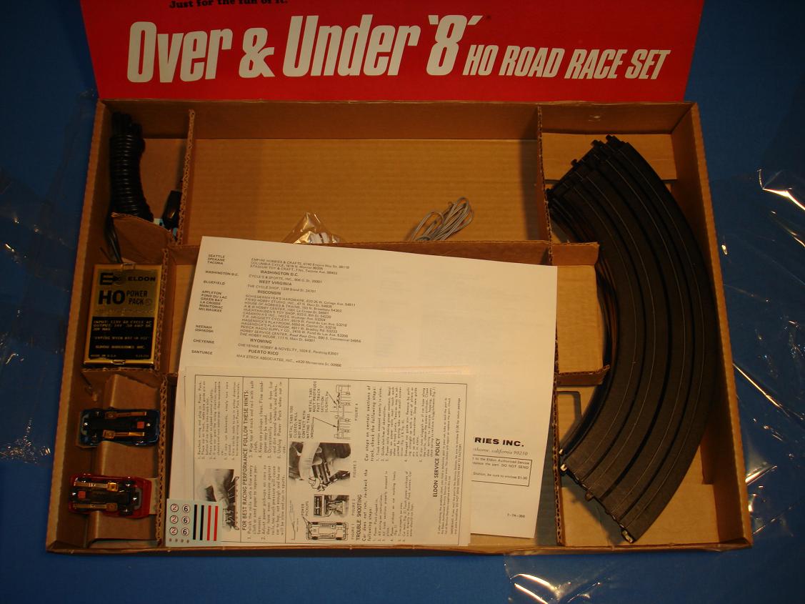 Eldon 9554 HO Scale Slot Car Road Racing Track Set Contents I
