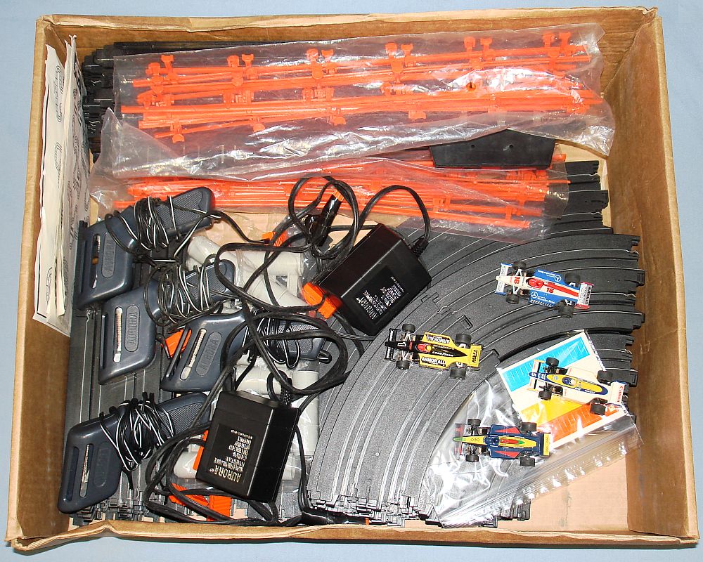 TOMY AFX SUPER INTERNATIONAL HO SCALE ELECTRIC ROAD RACING SLOT CAR SET