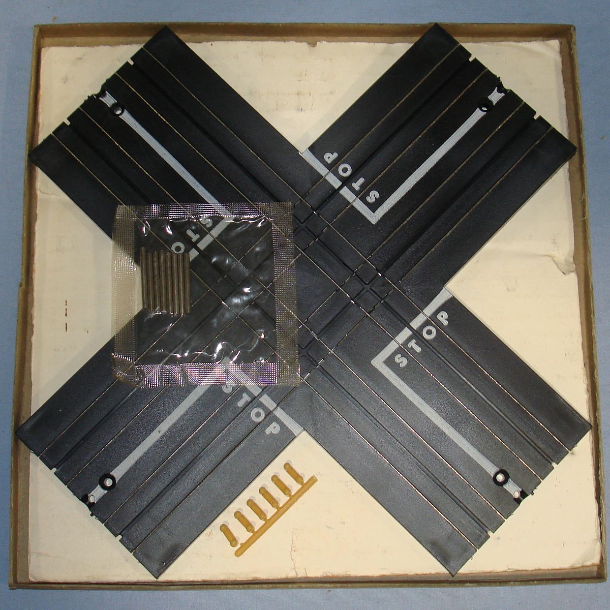 Aurora Model Motoring Slot Car Racing 90 Degree Two Lane Intersection #1523 Aurora Model Motoring Slot Car Racing 90 Degree Two Lane Intersection #1523