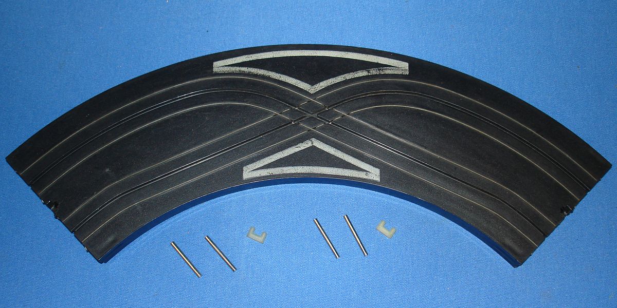 Aurora Model Motoring HO Scale Slot Car Racing Specialty Track Curved Crossover Sections #1513 Aurora Model Motoring HO Scale Slot Car Racing Specialty Track Curved Crossover Sections #1513