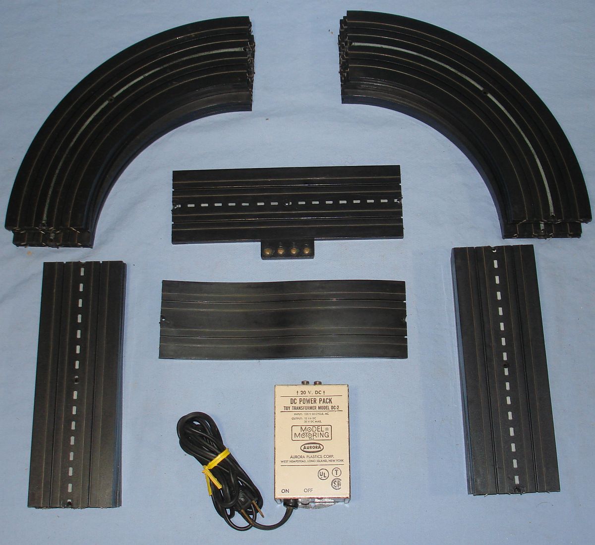 Aurora Model Motoring Slot Car Racing Track Two Lane Bridge Curves Straights