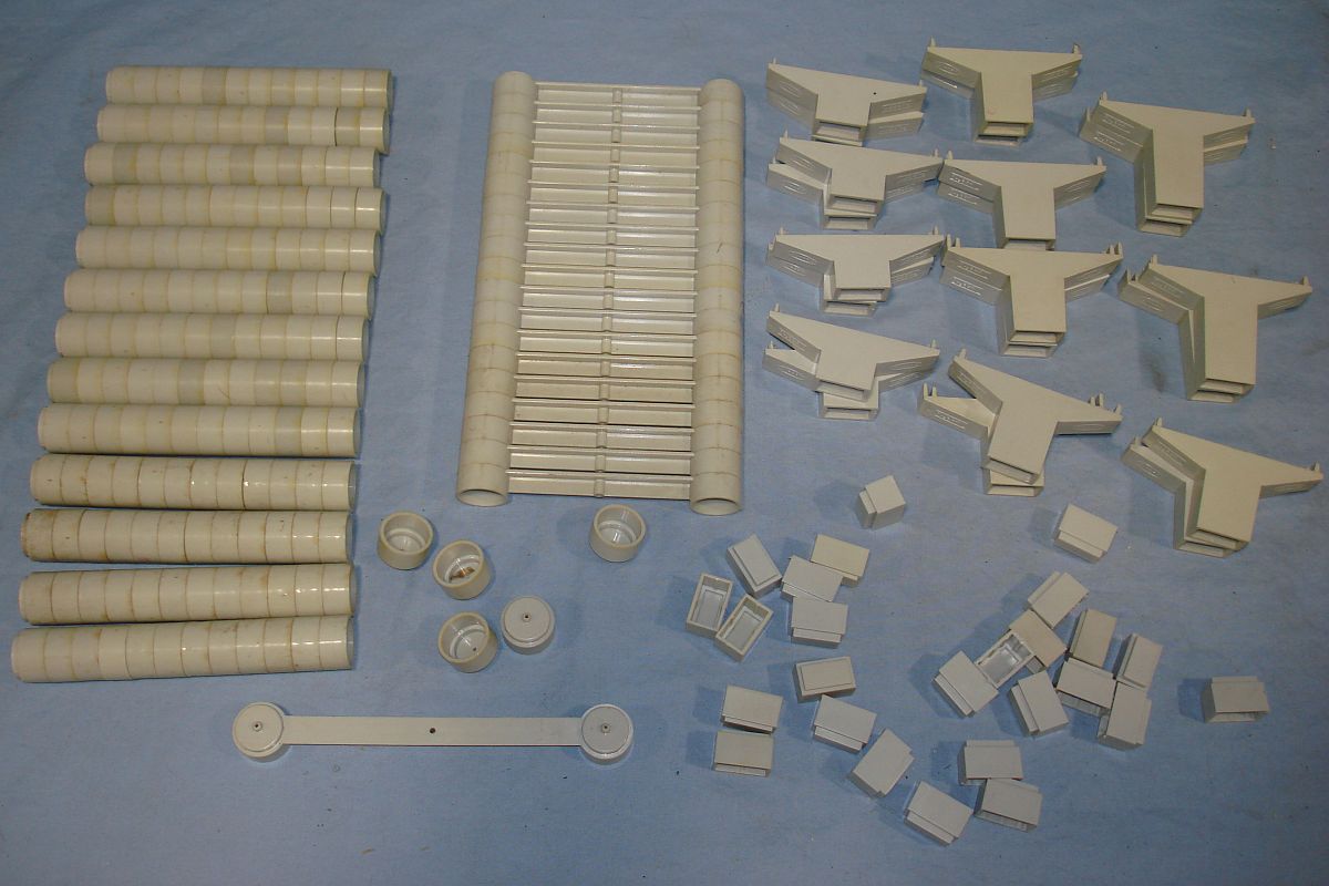 Aurora Model Motoring Slot Car Racing Modular Bridge Beams Posts Aurora Model Motoring Slot Car Racing Modular Bridge Beams Posts