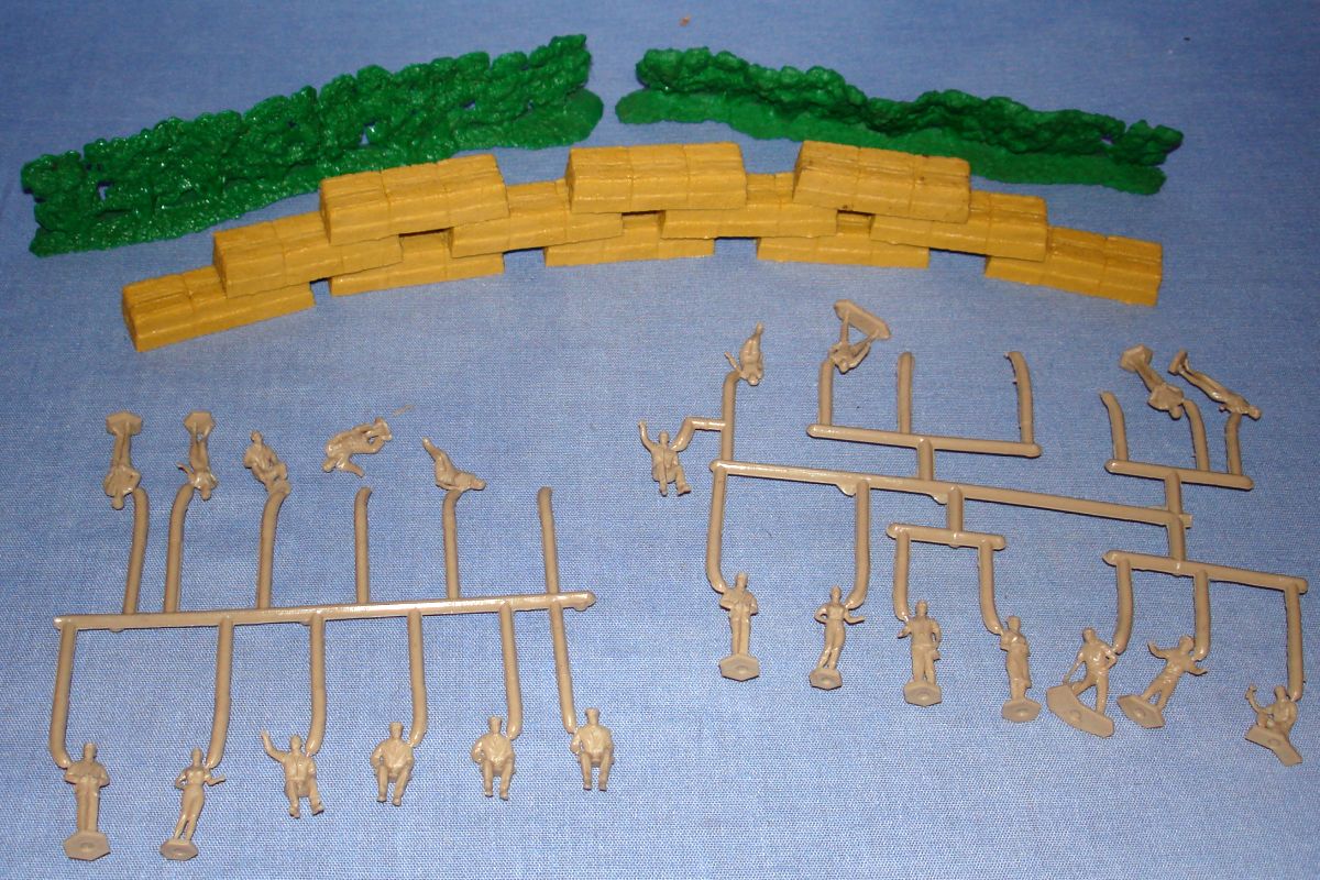 Atlas Landau Set HO Slot Car Racing Hedges Hay Bales Figures