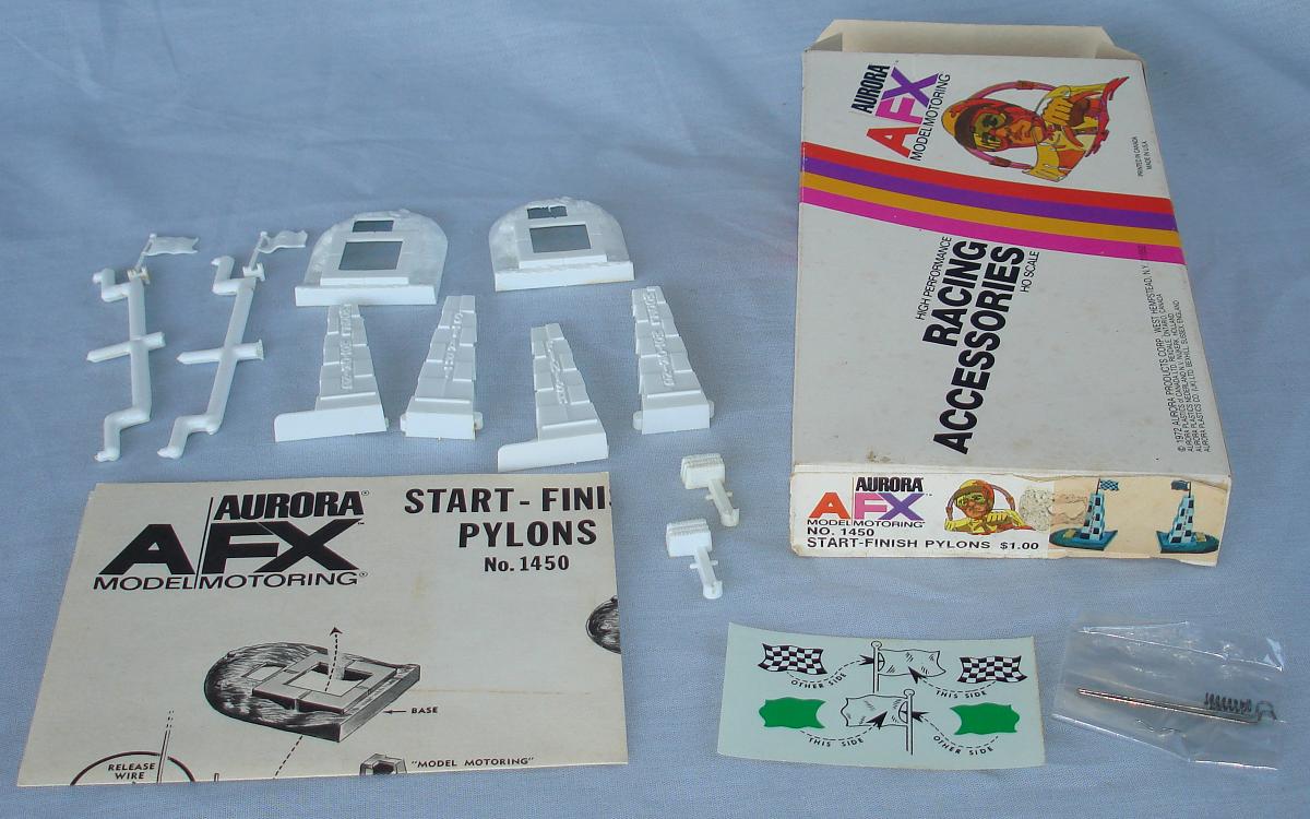 Aurora Motoring AFX Slot Car Road Racing 1:87 Scale Scenery Start Finish Pylons Building Kit Box