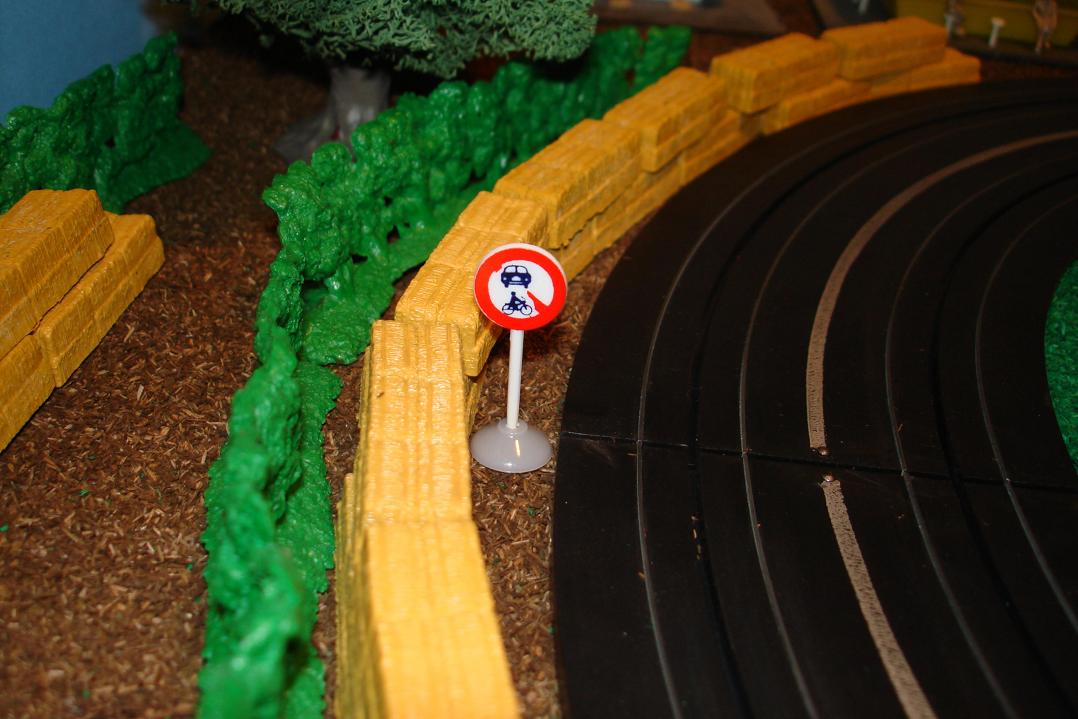 Marusan HO Scale Made In Japan Slot Car Road Racing Scenery Traffic Sign No Car Motorbike Zone