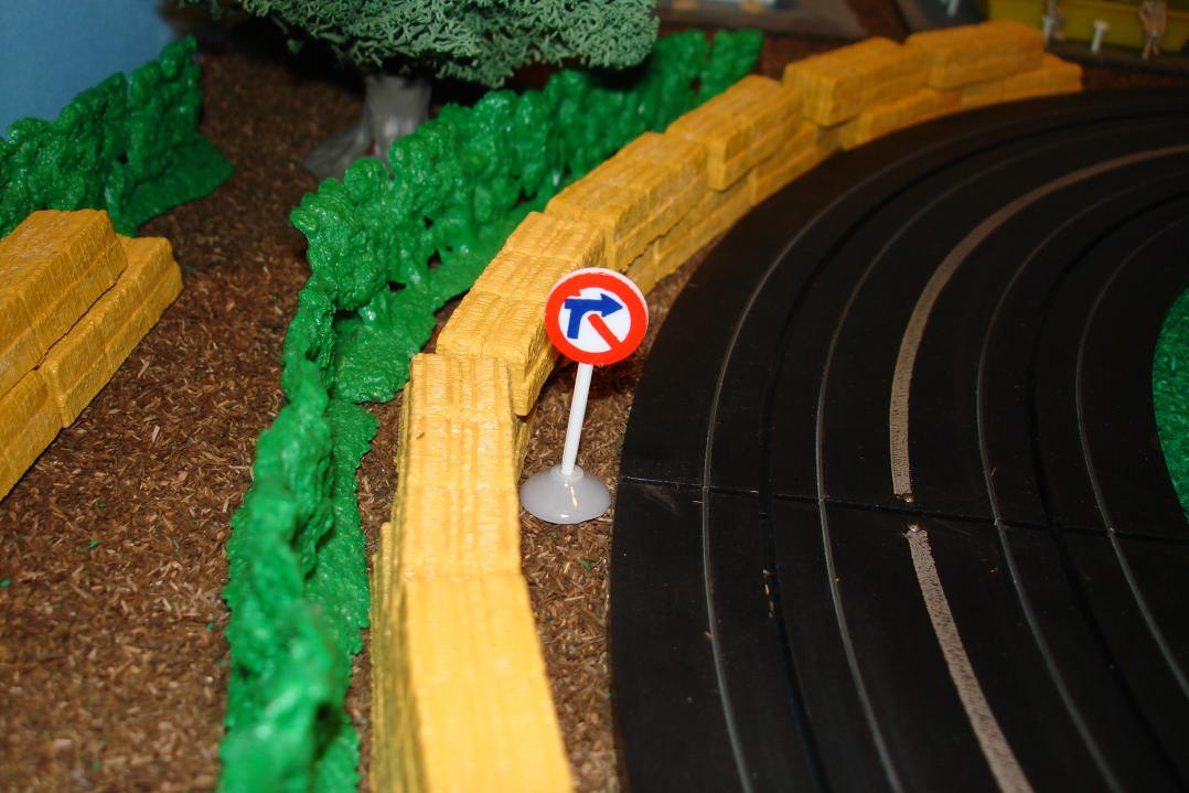 Marusan HO Scale Made In Japan Slot Car Road Racing Scenery Traffic Sign Cars Do Not Cross Here