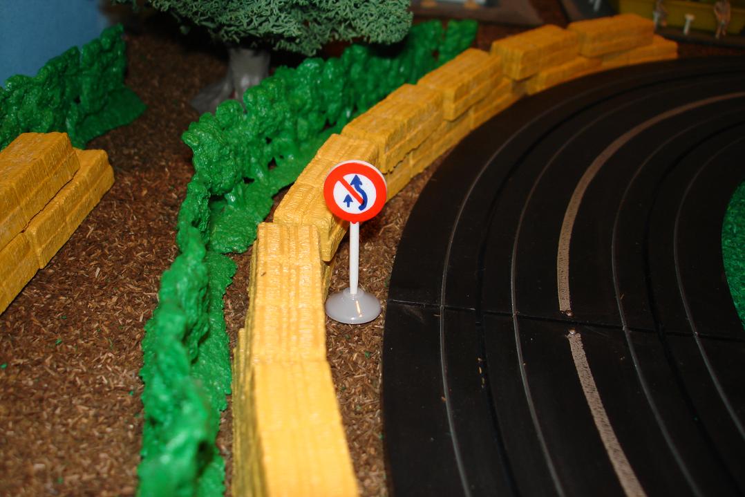 Marusan HO Scale Made In Japan Slot Car Road Racing Scenery Traffic Sign No Passing Zone