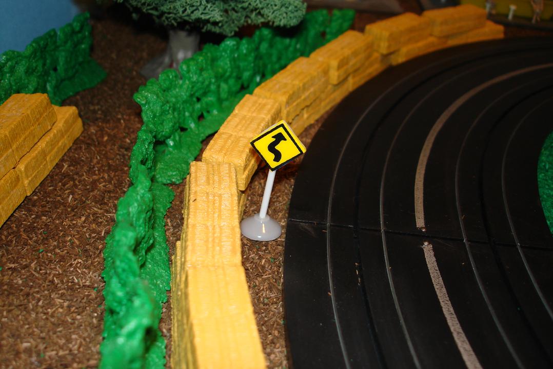 Marusan HO Scale Made In Japan Slot Car Road Racing Scenery Traffic Sign Series Of Bends Ahead