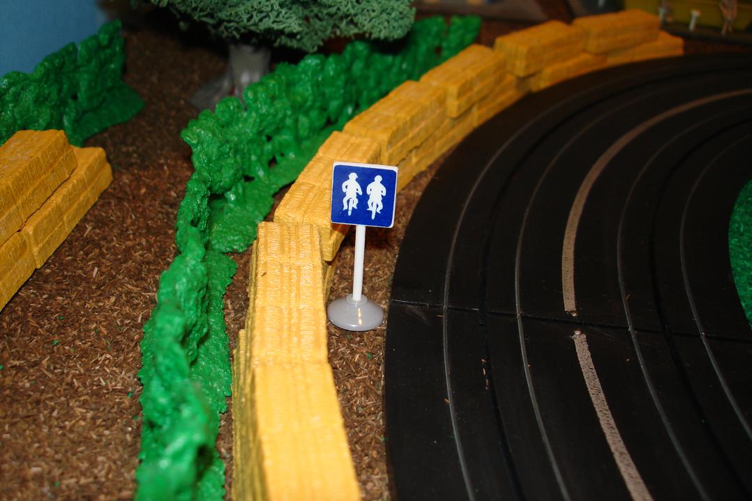 Marusan HO Scale Made In Japan Slot Car Road Racing Scenery Traffic Sign Two Bikes Lane