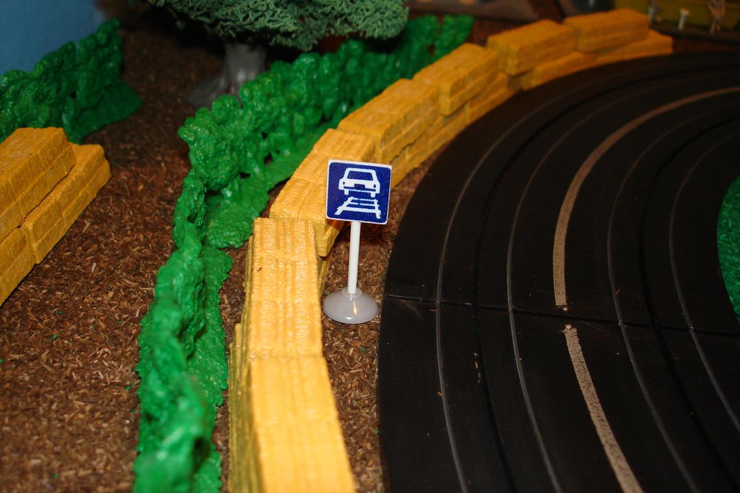 Marusan HO Scale Made In Japan Slot Car Road Racing Scenery Traffic Sign Cars Can Drive On Railroad
