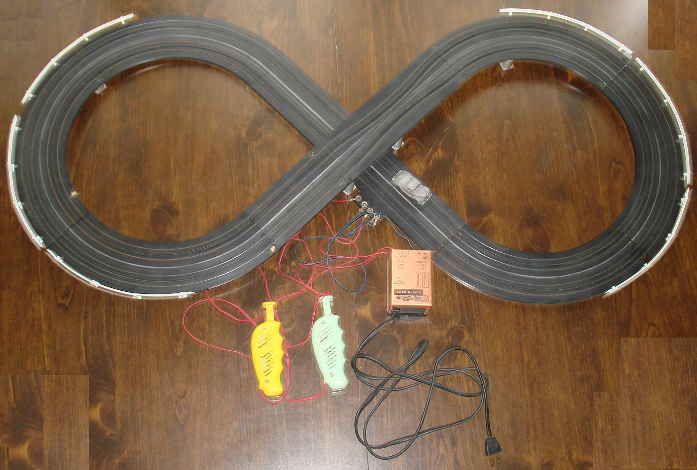 VINTAGE ATLAS HO SLOT CAR RACING FIGURE EIGHT TRACK SET 1202A - Mister