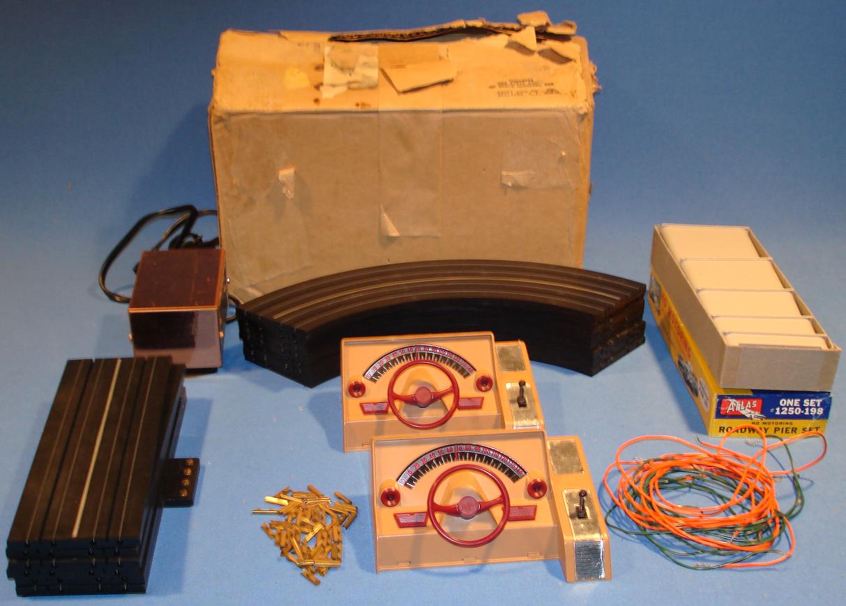 ATLAS HO SCALE SLOT CAR RACING TRACK SET 1211 PRETZEL Mister Coney