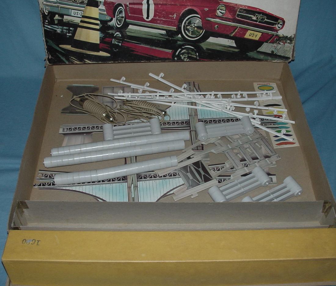 Aurora HO Golden Gate TJET Slot Car Set Bridge