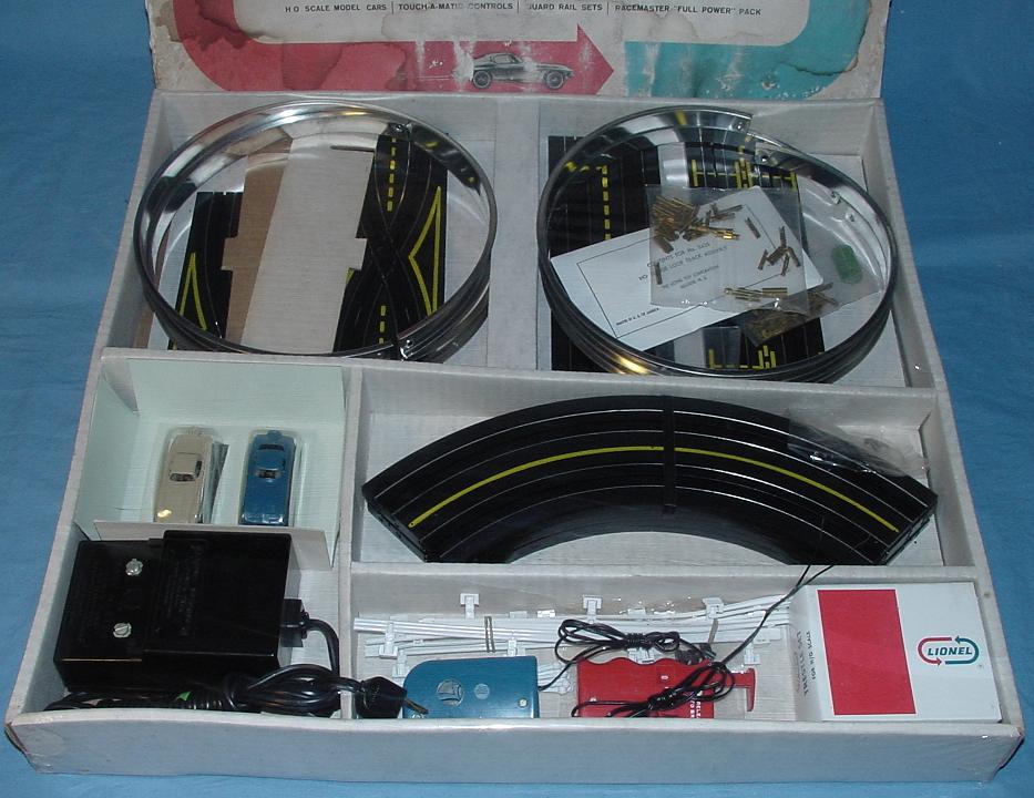 Lionel HO Slot Car Racing Loop The Loop Race Set #17140 Contents