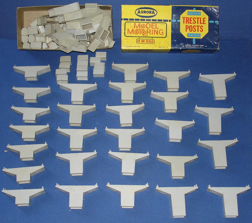 Aurora Model Motoring Eighty Three Sections Grey Slot Car Race Track Trestle Posts