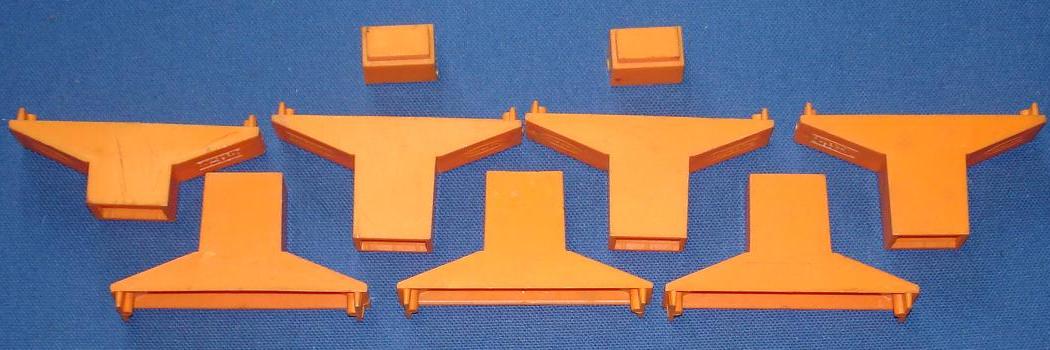 Aurora Model Motoring Thunderjet 500 HO 1:87 Scale Slot Car Racing Track Piers & Extensions