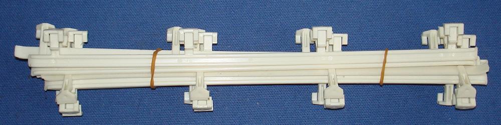 Tyco S HO Speedways HO Scale Slot Car Racing 9 Inch White Guard Rail Fence Post Track Sections