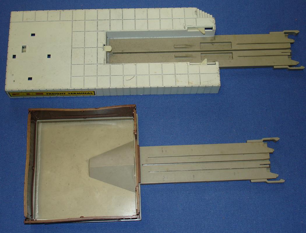 Tyco HO 1:87 Scale US1 Trucking Slot Car Racing Track Sections PIE Freight Terminal & General Construction Company Storage Pen