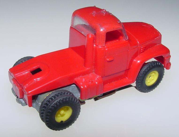Aurora Vibrator HO Slot Car Red Semi Cab Passenger Trailer Hitch