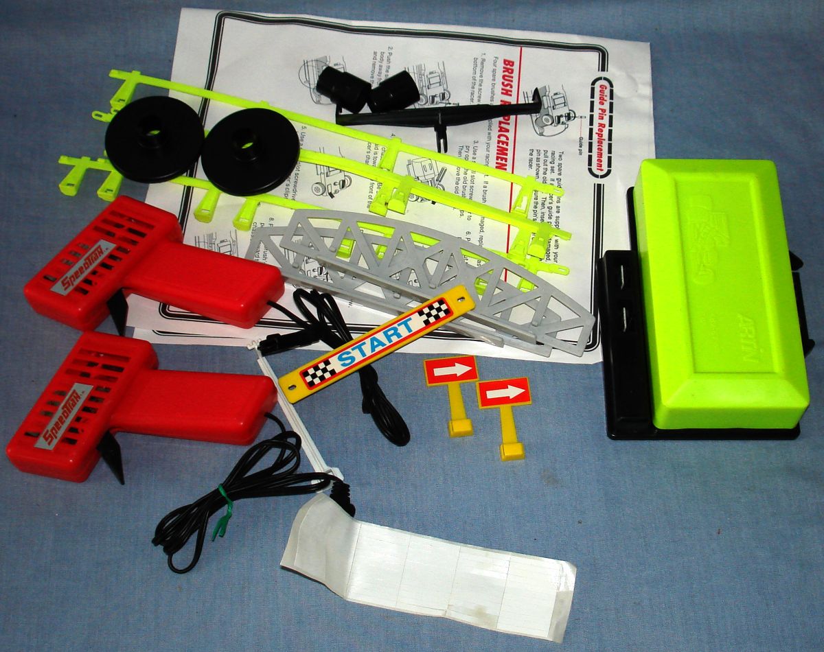 ARTIN 1:43 SLOT CAR RACING CONTROLLERS BATTERY BOX GUARDRAIL BRIDGE ARTIN 1:43 SLOT CAR RACING CONTROLLERS BATTERY BOX GUARDRAIL BRIDGE