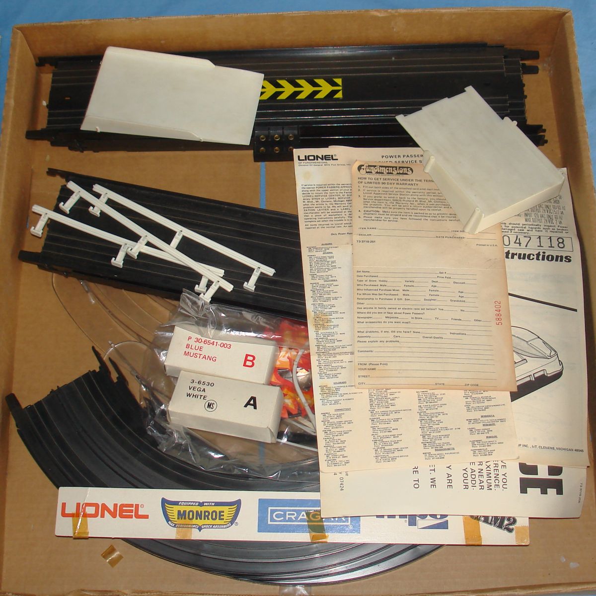 Lionel Power Passers Slot Car Racing Slotless Blue Ford Mustang Contents