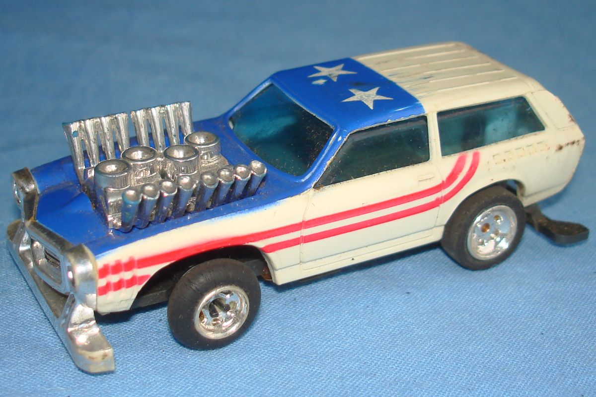 Lionel Power Passers Slot Car Racing Slotless White Chevy Vega Hood