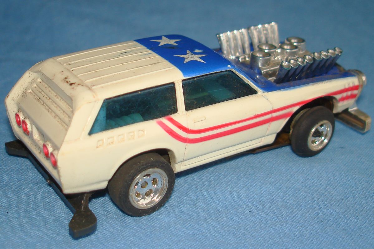 Lionel Power Passers Slot Car Racing Slotless White Chevy Vega Trunk