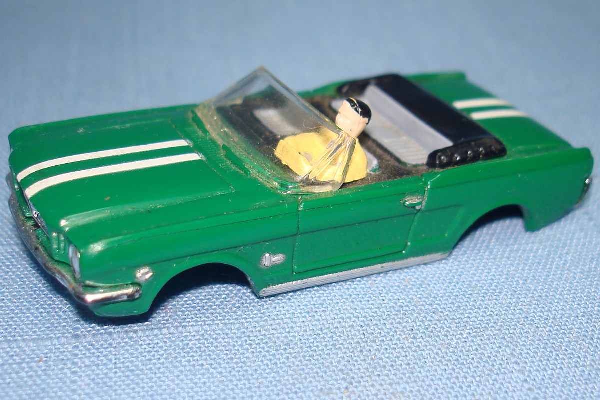 Aurora Model Motoring Thunderjet 500 Motor Bright Green Ford Mustang Convertible Body #1371 Hood