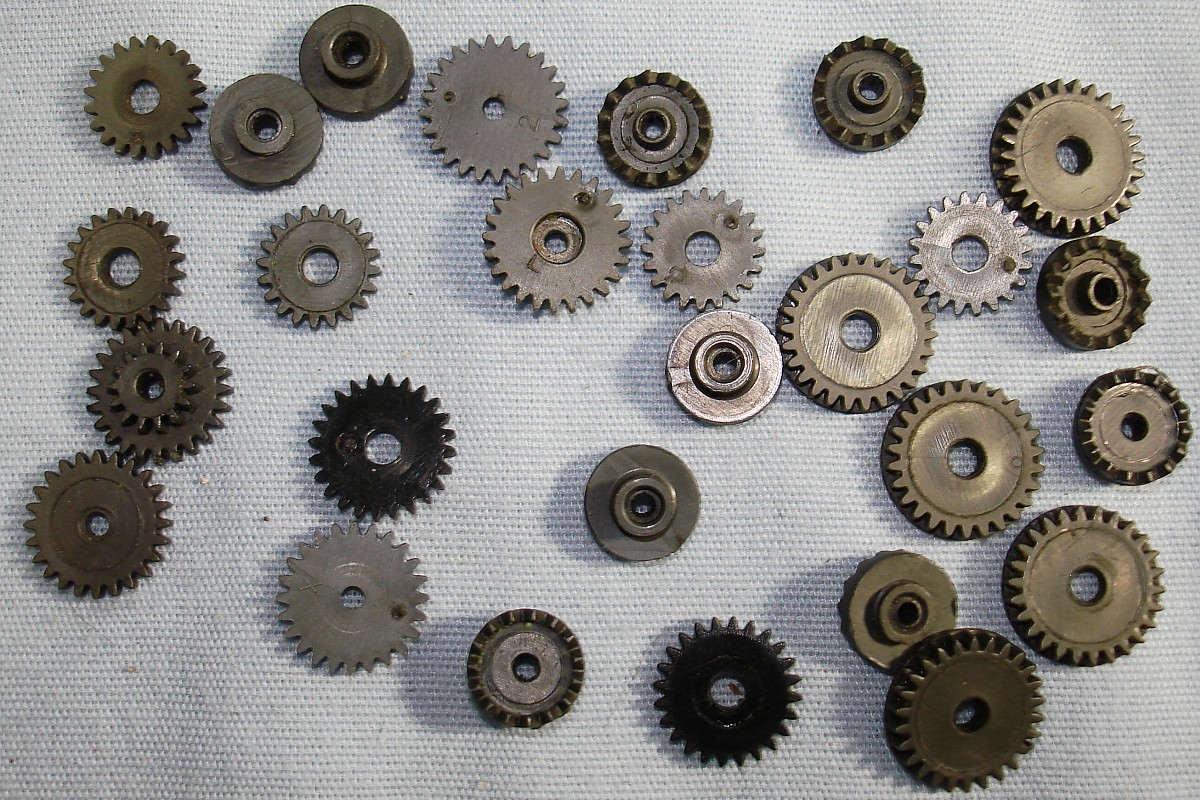 Aurora AFX Model Motoring Thunderjet 500 Motor Chassis Pinion Nylon Idler Driven Gears Aurora AFX Model Motoring Thunderjet 500 Motor Chassis Pinion Nylon Idler Driven Gears