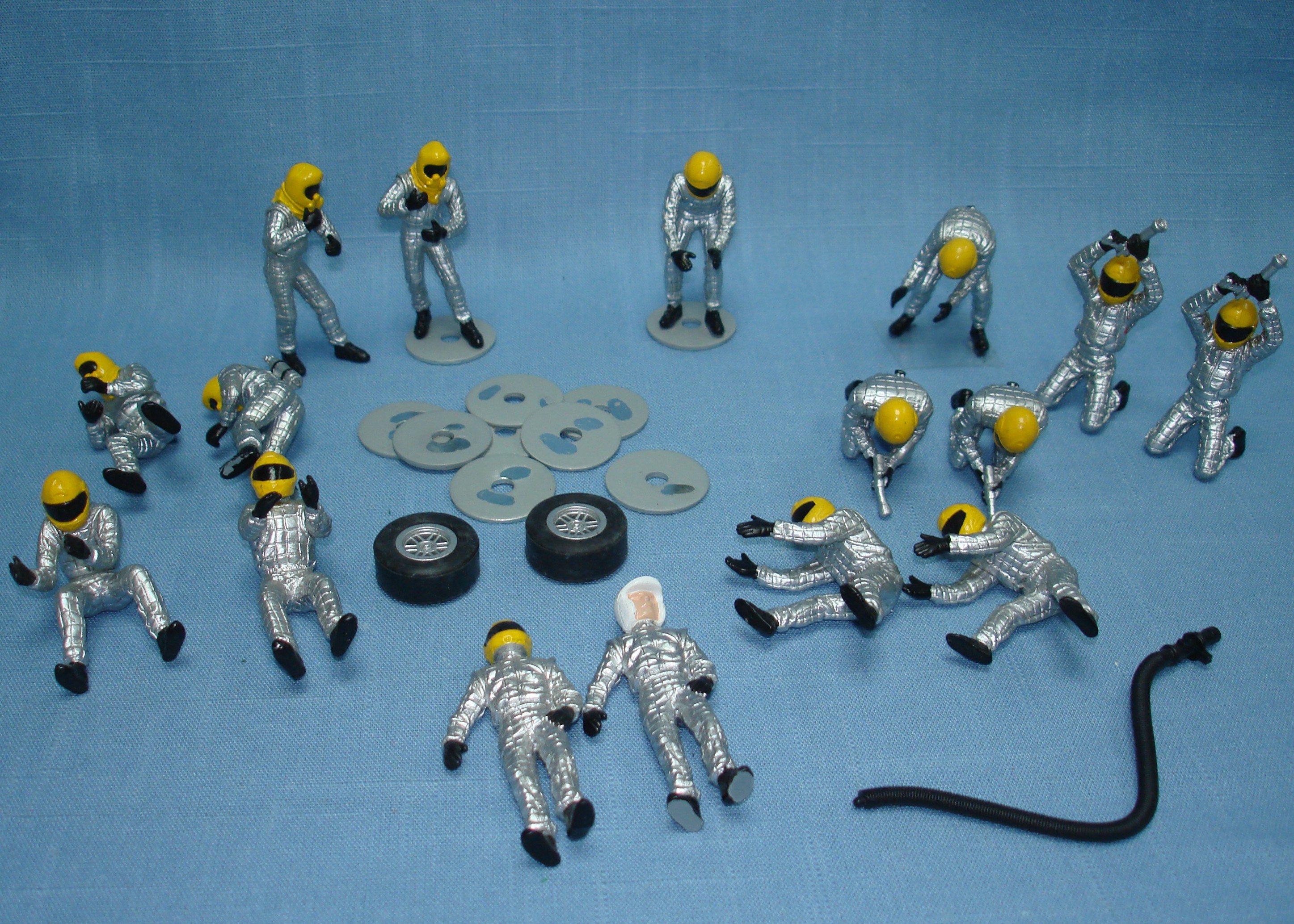 Scalextric Slot Car Racing C8292 C8294 Refuel & Tire Change Pit Crews Silver Suits Scalextric Slot Car Racing C8292 C8294 Refuel & Tire Change Pit Crews Silver Suits