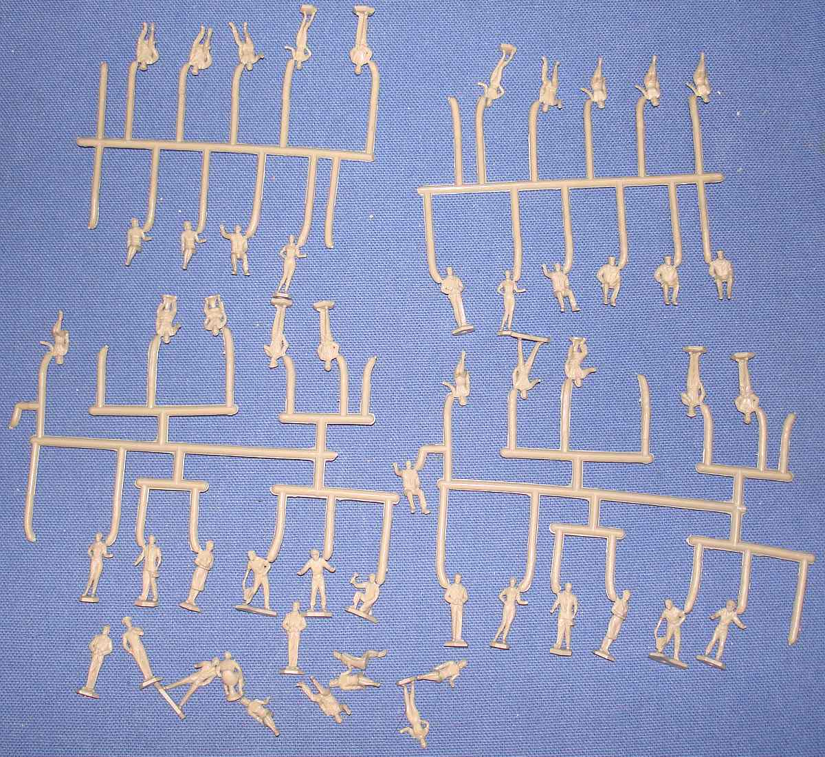 Atlas Slot Car Racing Track Layout Scenery Set Of 55 HO Motoring Figures #1411-69 Atlas Slot Car Racing Track Layout Scenery Set Of 55 HO Motoring Figures #1411-69