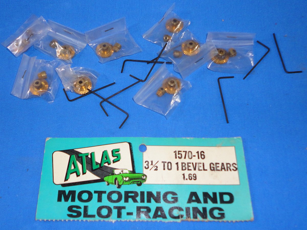 ATLAS SLOT CAR CHASSIS REPLACEMENT PARTS 3 12 TO 1 BEVEL GEARS 1570 16