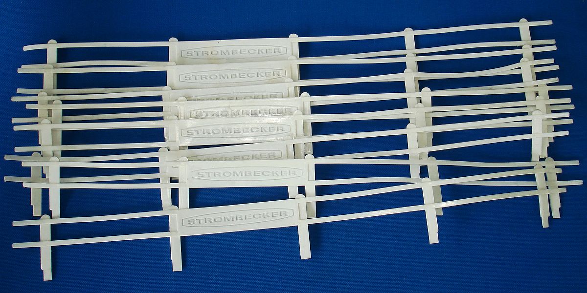 Strombecker 1:32 Scale Slot Car Road Racing White Guardrail Fence Sections Lot #9120 Strombecker 1:32 Scale Slot Car Road Racing White Guardrail Fence Sections Lot #9120