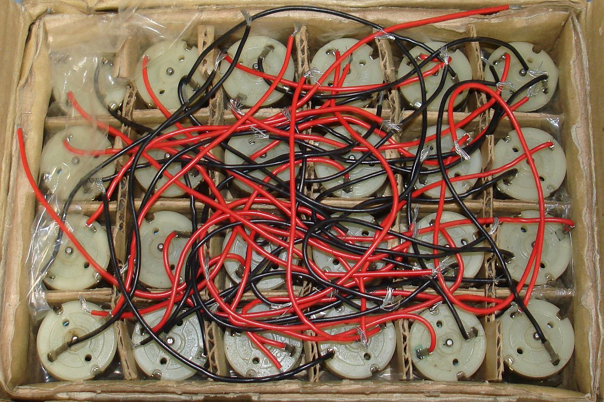 Mabuchi Slot Car Racing Motor RE-14 Made In Japan Red & Black Leads X24 Mabuchi Slot Car Racing Motor RE-14 Made In Japan Red & Black Leads X24