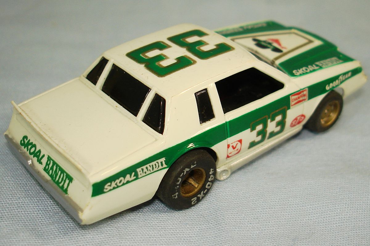 Tyco 440-X2 Electric Racing Skoal Bandit Handsome Harry Gant #33 Slot Car Runner Trunk Tyco 440-X2 Electric Racing Skoal Bandit Handsome Harry Gant #33 Slot Car Runner Trunk